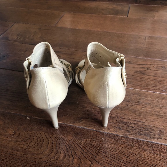G&g tan/cream colour heels with hole detailing and straps size 38/8 - Picture 6 of 7